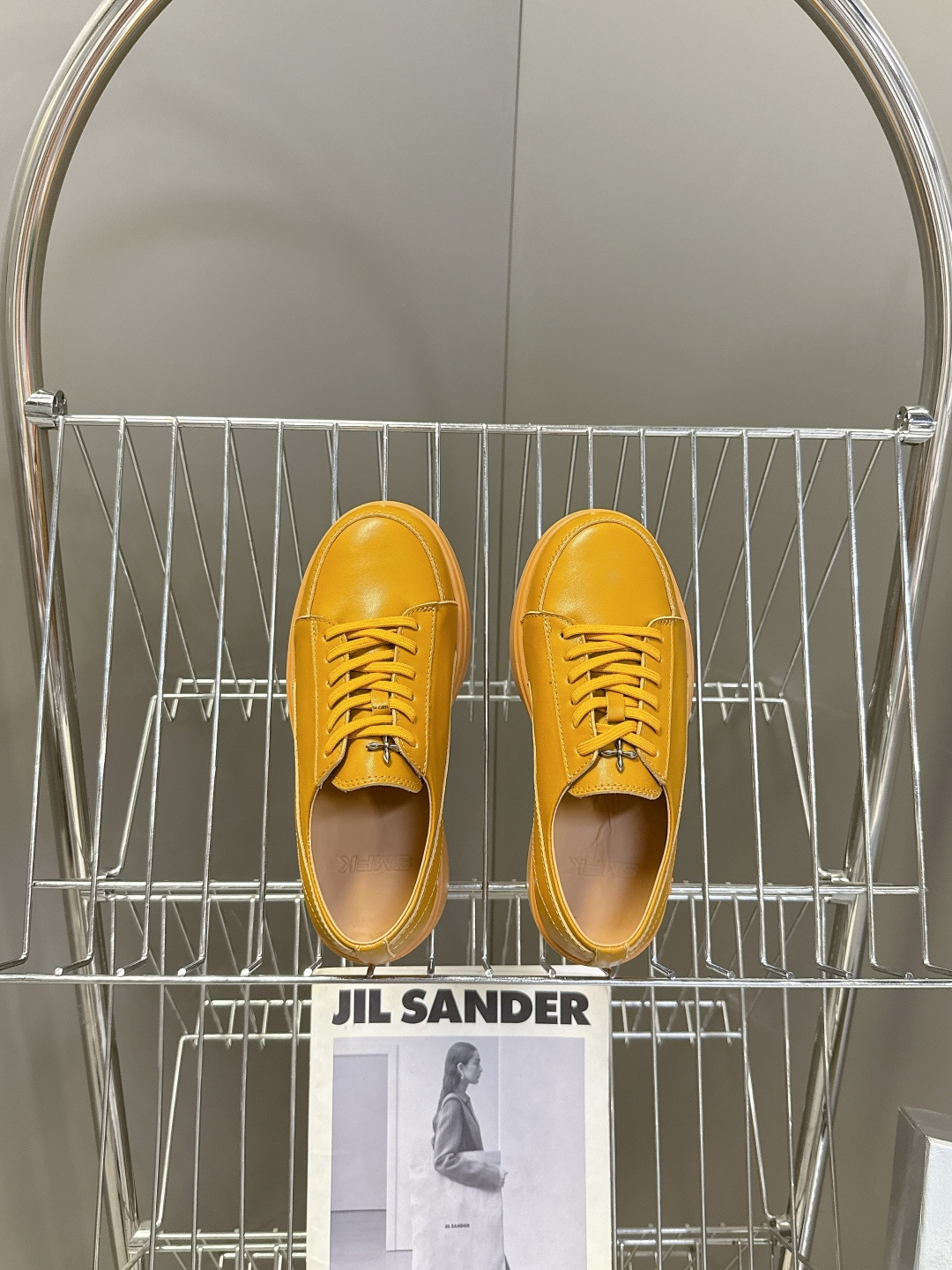 国潮品牌SMFK秋冬最新款厚底 休闲鞋 马丁靴 超多明星时尚博主种草 超火国内品牌 简约的设计 十字架l