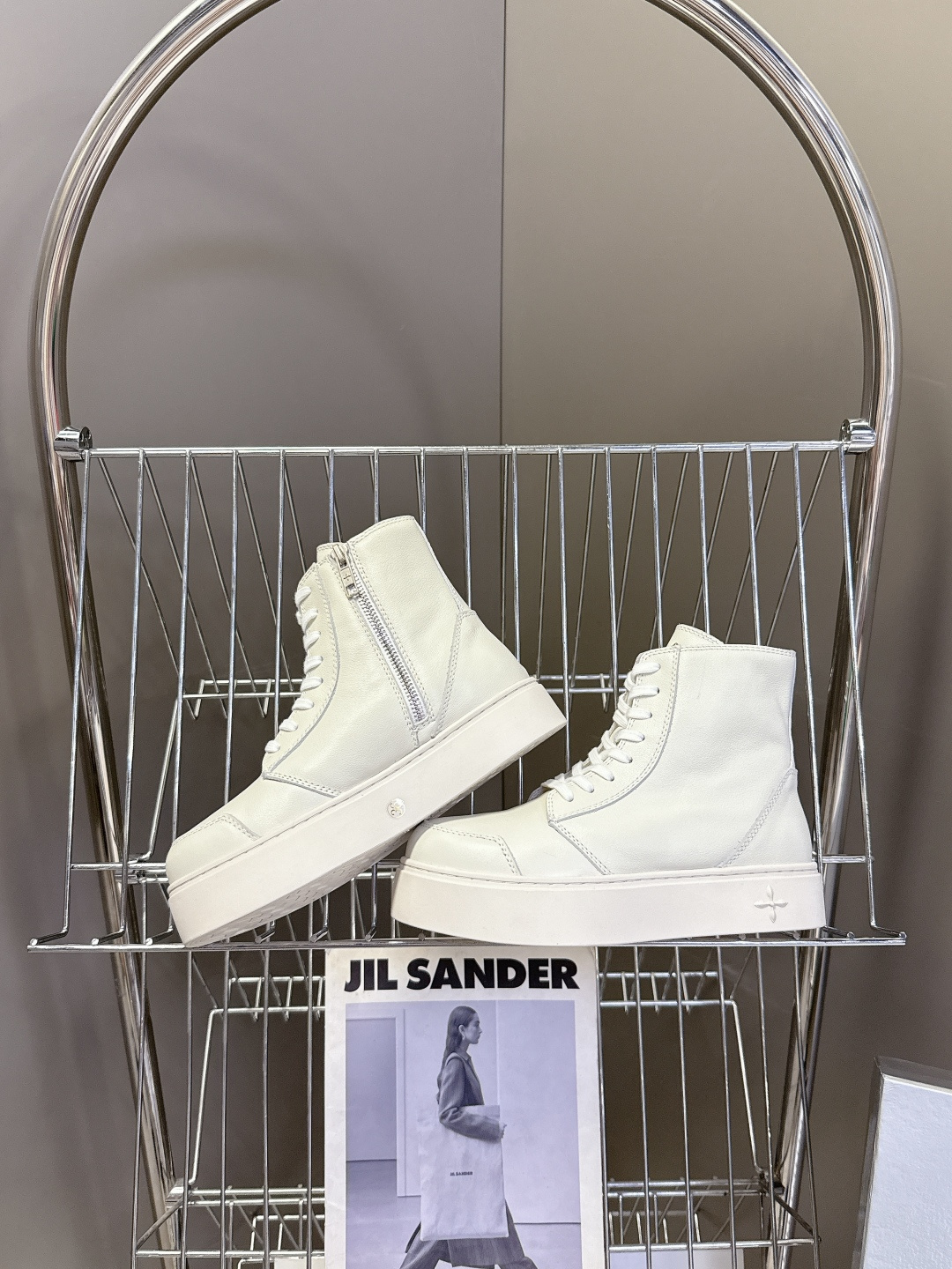 国潮品牌SMFK秋冬最新款厚底 休闲鞋 马丁靴 超多明星时尚博主种草 超火国内品牌 简约的设计 十字架l