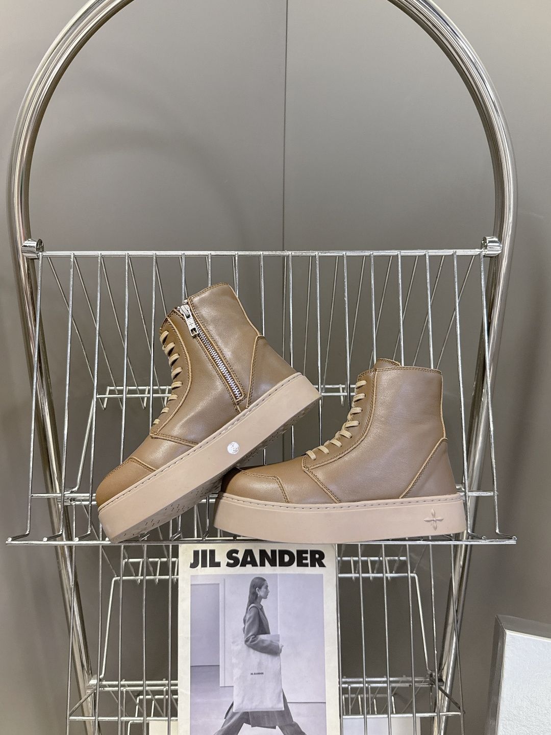 国潮品牌SMFK秋冬最新款厚底 休闲鞋 马丁靴 超多明星时尚博主种草 超火国内品牌 简约的设计 十字架l