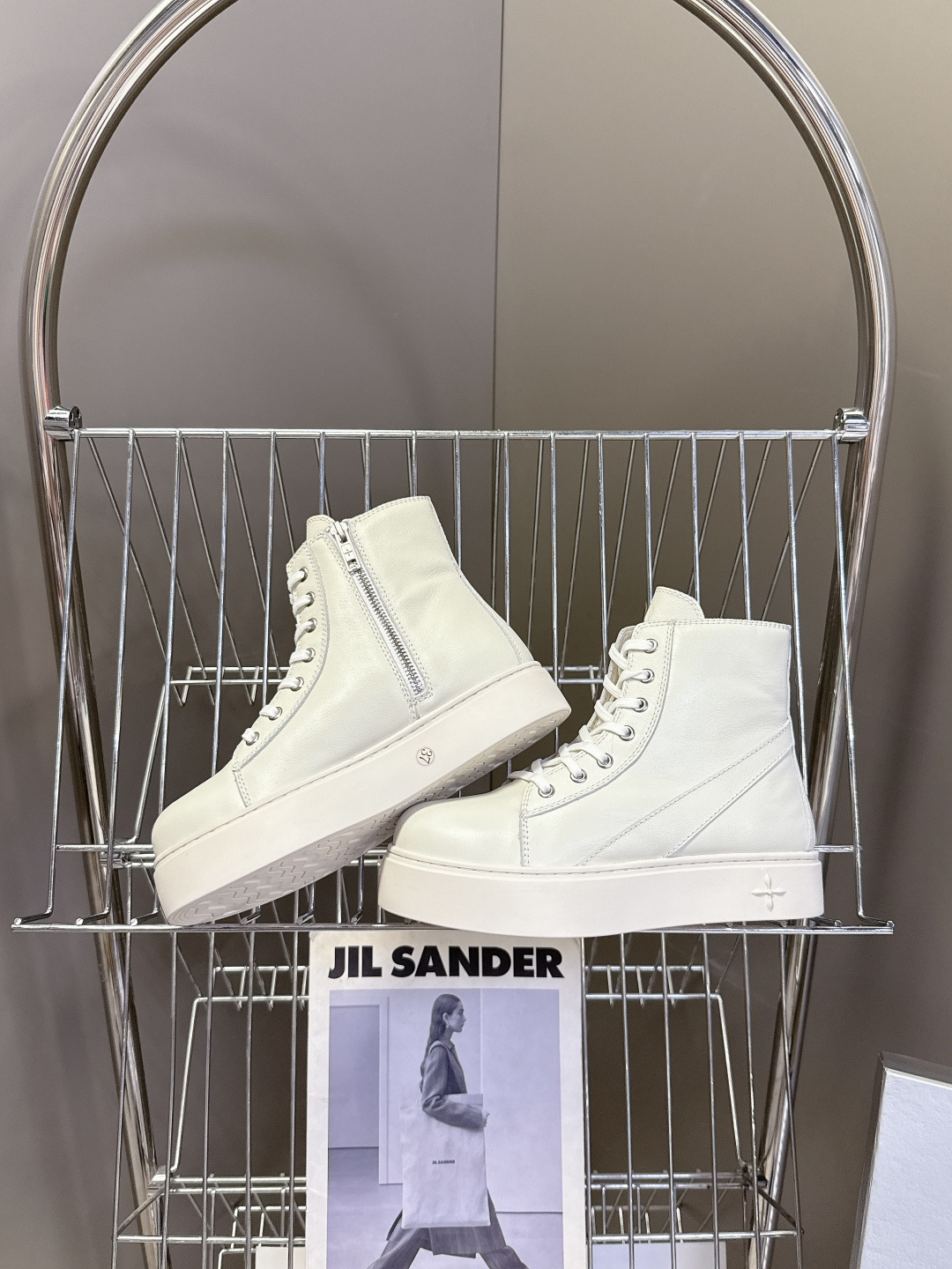 国潮品牌SMFK秋冬最新款厚底 休闲鞋 马丁靴 超多明星时尚博主种草 超火国内品牌 简约的设计 十字架l