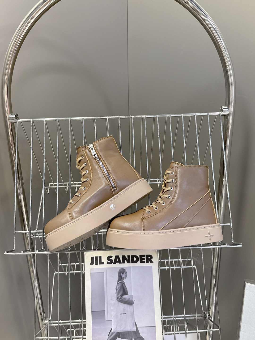 国潮品牌SMFK秋冬最新款厚底 休闲鞋 马丁靴 超多明星时尚博主种草 超火国内品牌 简约的设计 十字架l