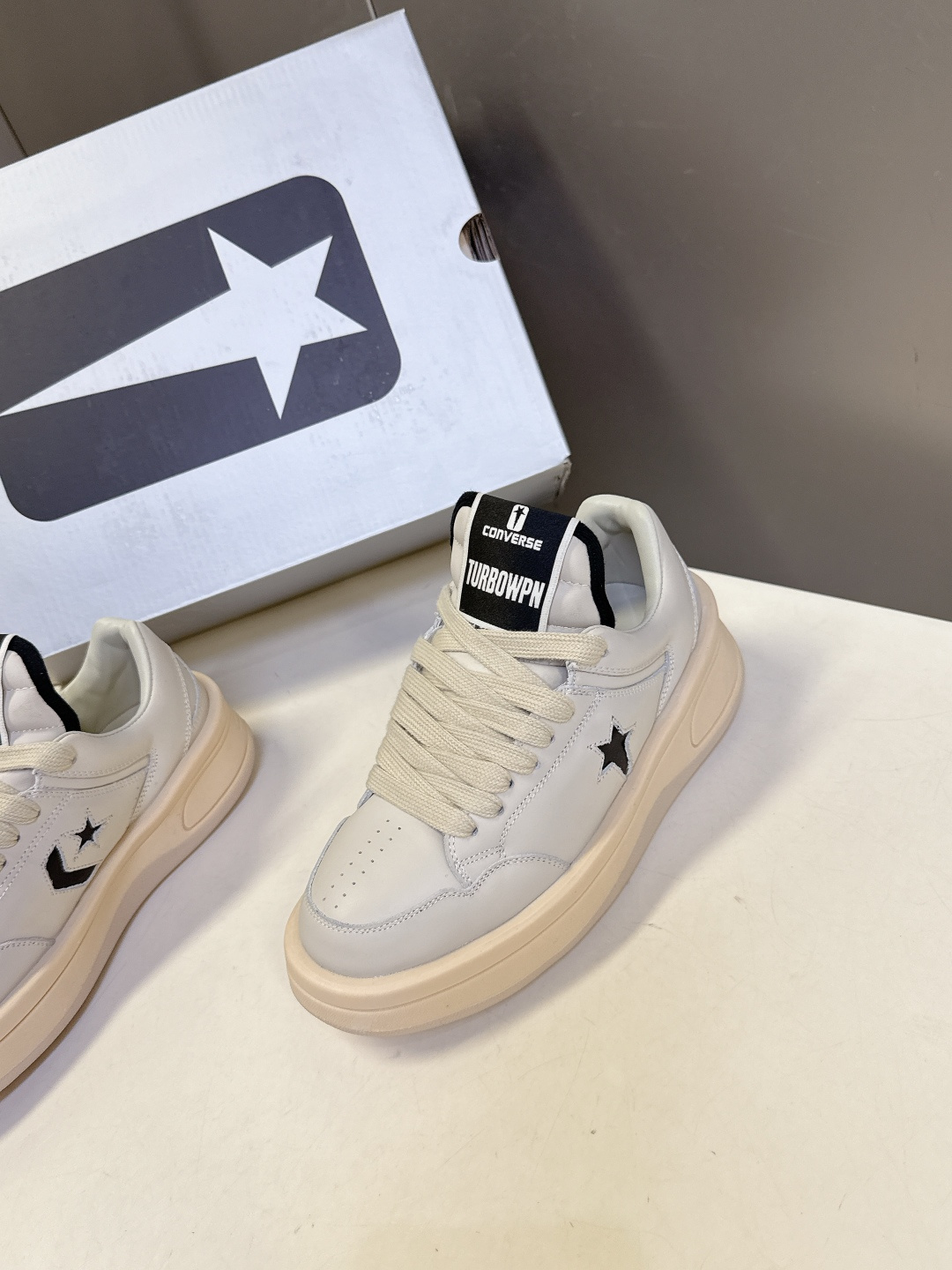 Rick Owens 欧文斯 x Converse匡威联名款运动鞋 超多明星时尚博主种草 两个品牌元素相