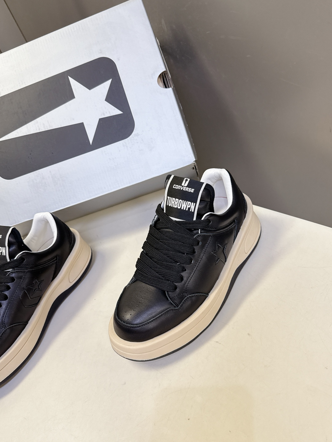Rick Owens 欧文斯 x Converse匡威联名款运动鞋 超多明星时尚博主种草 两个品牌元素相