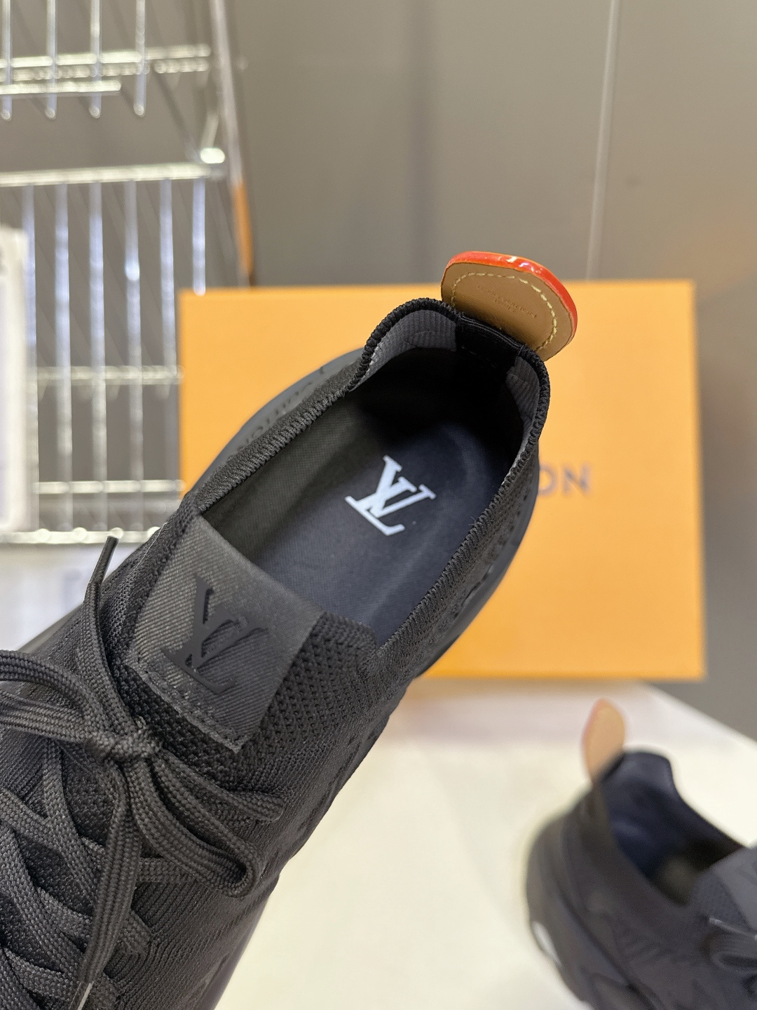 Louis Vuitton 路易威登最新款 运动鞋 休闲鞋 超多明星时尚博主种草 LV运动鞋以摩登笔触焕