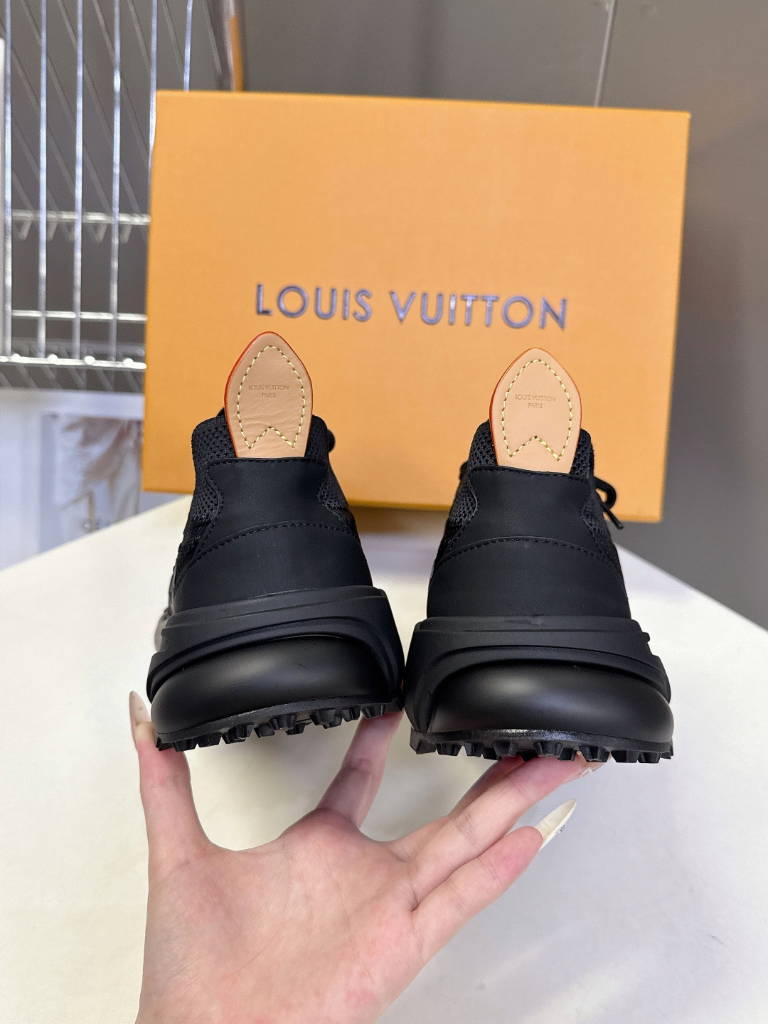 Louis Vuitton 路易威登最新款 运动鞋 休闲鞋 超多明星时尚博主种草 LV运动鞋以摩登笔触焕