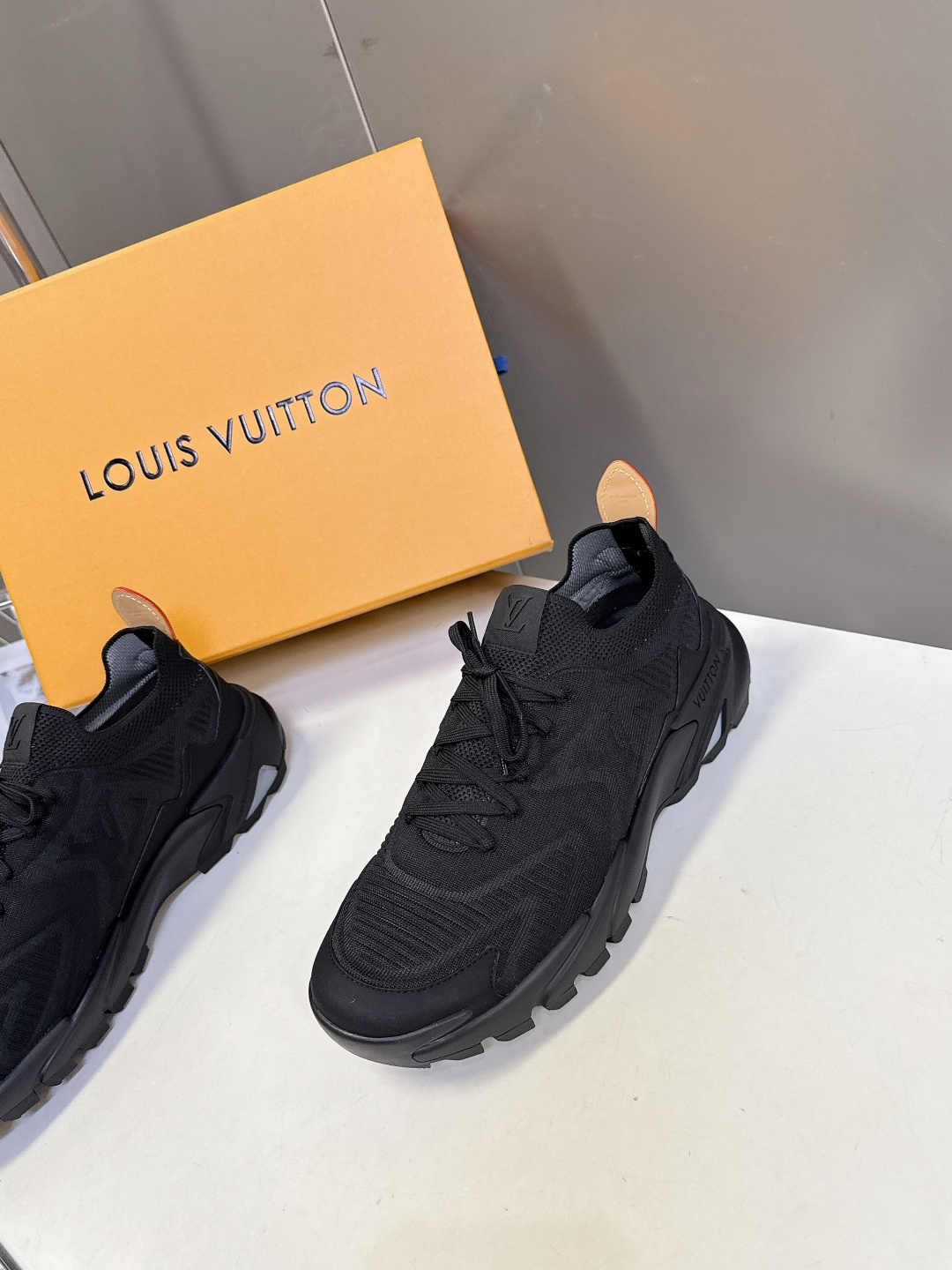 Louis Vuitton 路易威登最新款 运动鞋 休闲鞋 超多明星时尚博主种草 LV运动鞋以摩登笔触焕