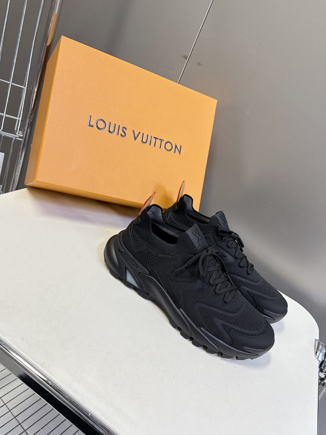 Louis Vuitton 路易威登最新款 运动鞋 休闲鞋 超多明星时尚博主种草 LV运动鞋以摩登笔触焕