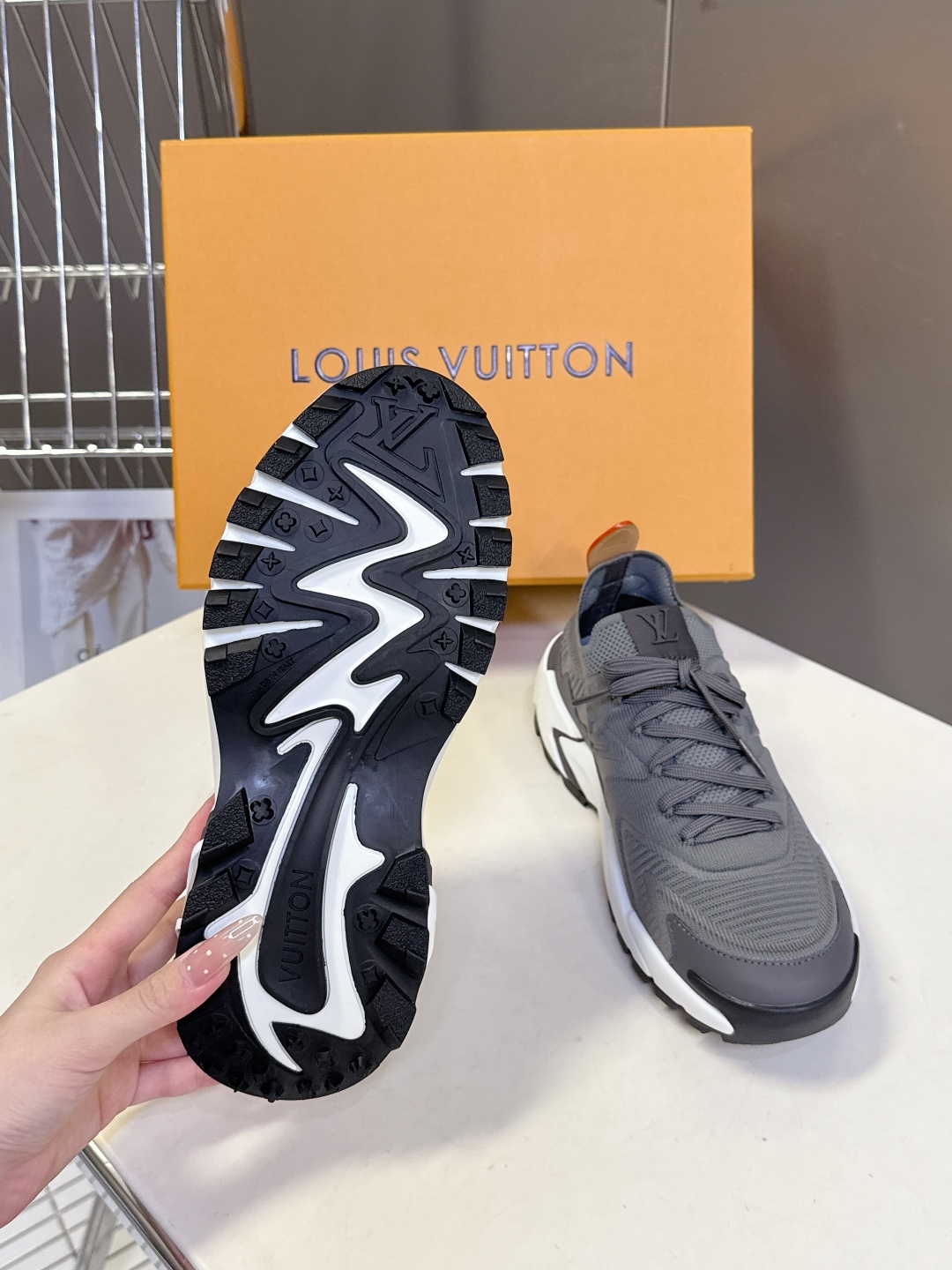 Louis Vuitton 路易威登最新款 运动鞋 休闲鞋 超多明星时尚博主种草 LV运动鞋以摩登笔触焕