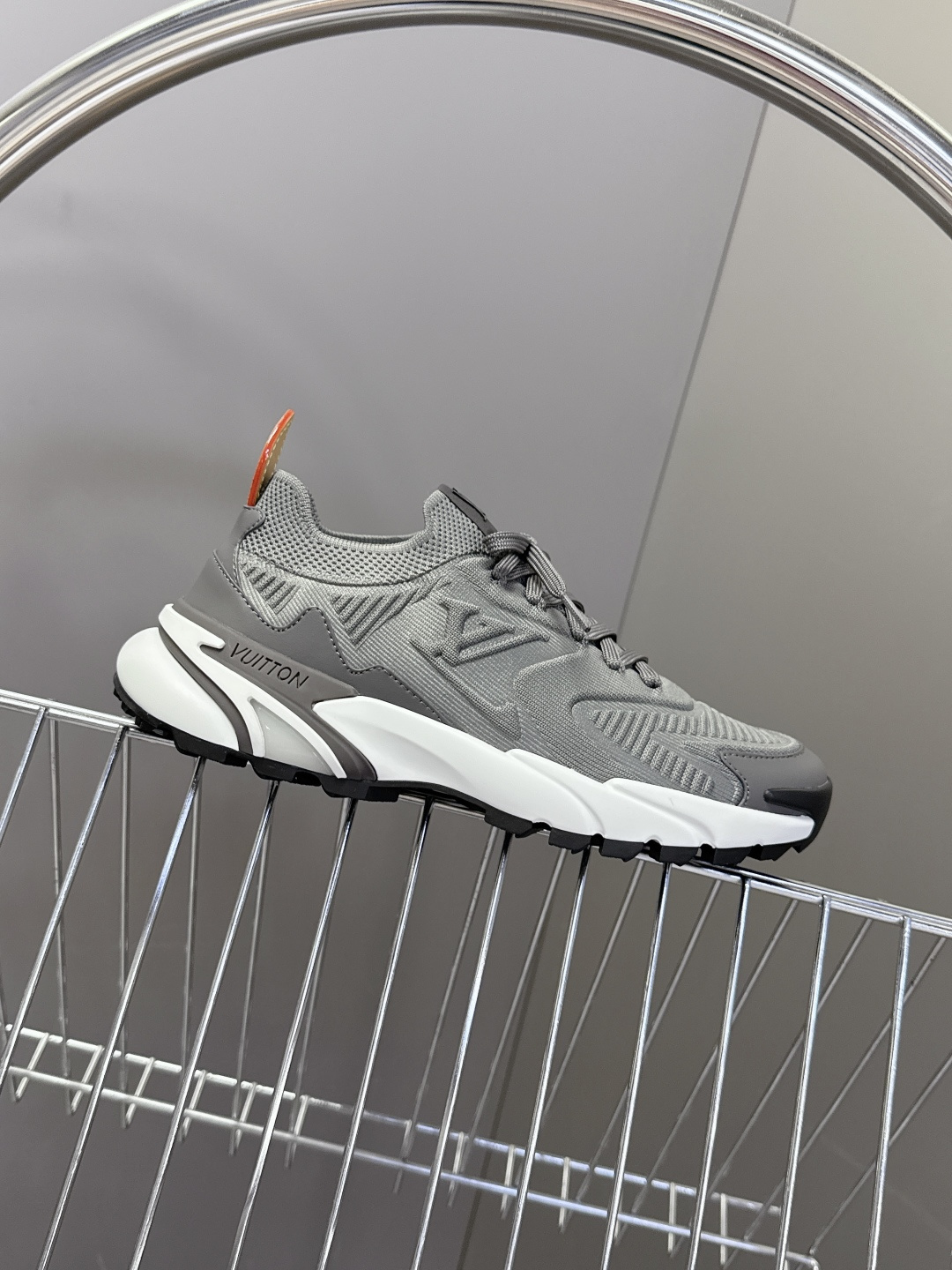 Louis Vuitton 路易威登最新款 运动鞋 休闲鞋 超多明星时尚博主种草 LV运动鞋以摩登笔触焕