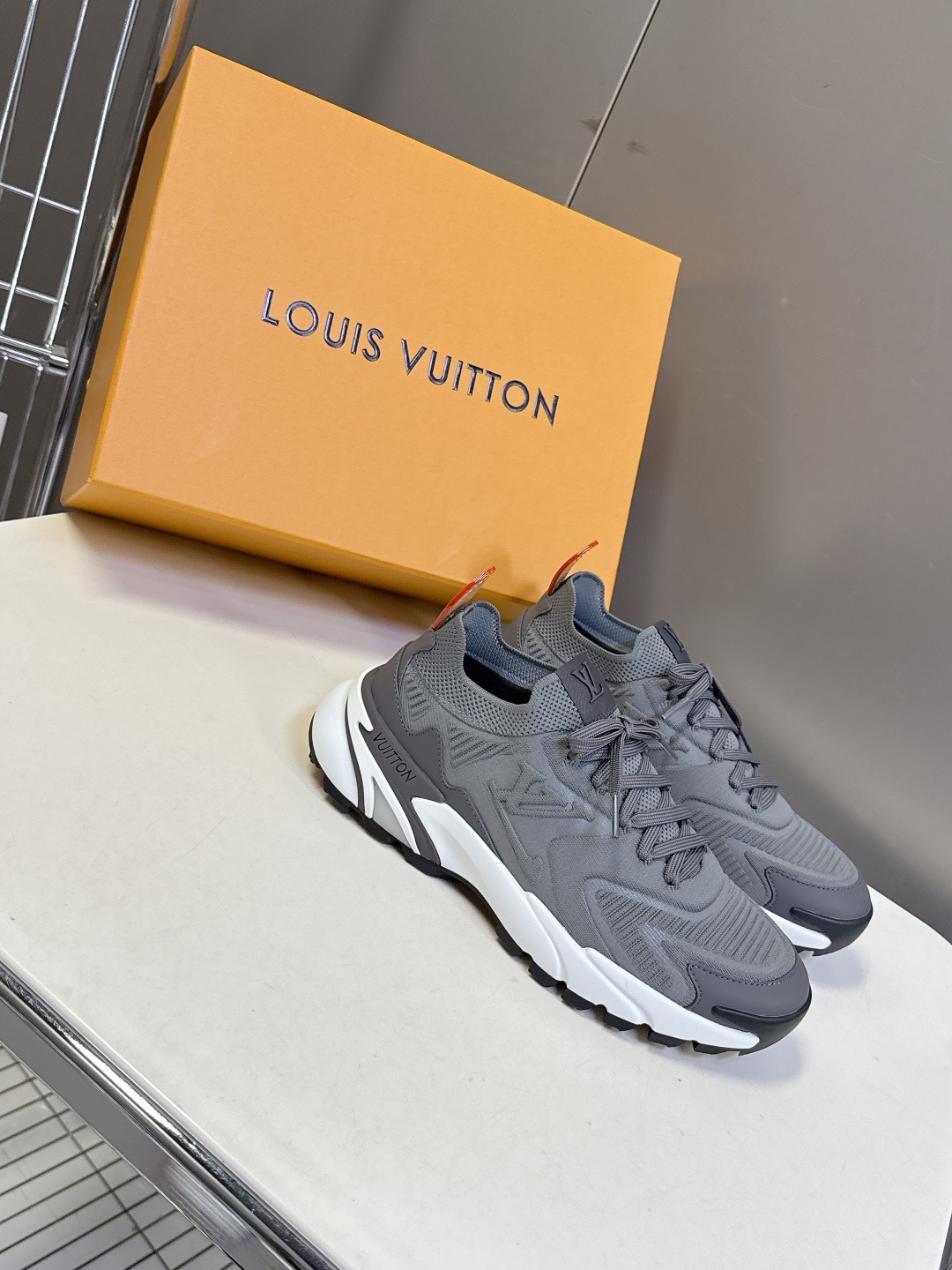 Louis Vuitton 路易威登最新款 运动鞋 休闲鞋 超多明星时尚博主种草 LV运动鞋以摩登笔触焕