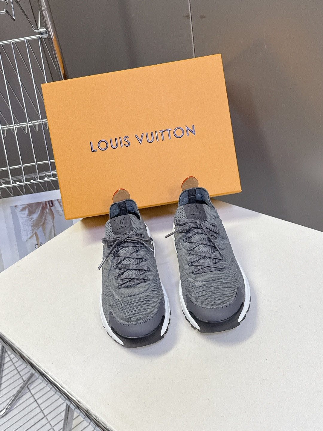 Louis Vuitton 路易威登最新款 运动鞋 休闲鞋 超多明星时尚博主种草 LV运动鞋以摩登笔触焕