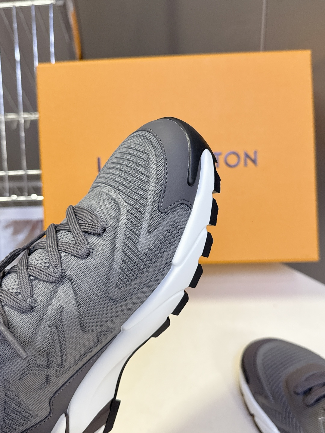 Louis Vuitton 路易威登最新款 运动鞋 休闲鞋 超多明星时尚博主种草 LV运动鞋以摩登笔触焕