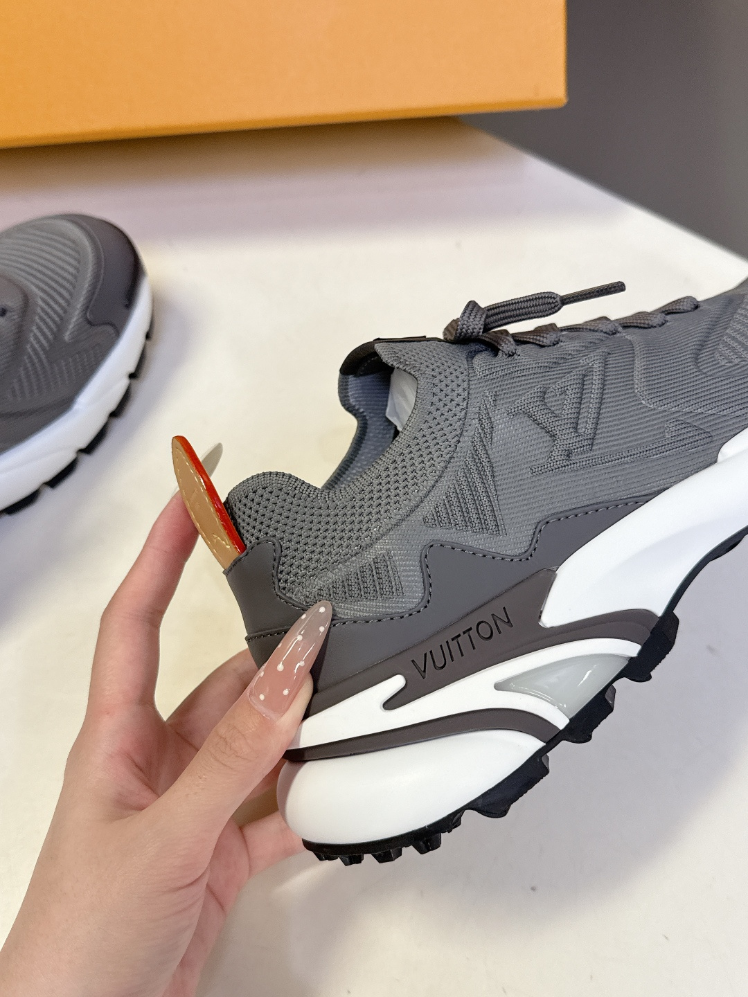 Louis Vuitton 路易威登最新款 运动鞋 休闲鞋 超多明星时尚博主种草 LV运动鞋以摩登笔触焕