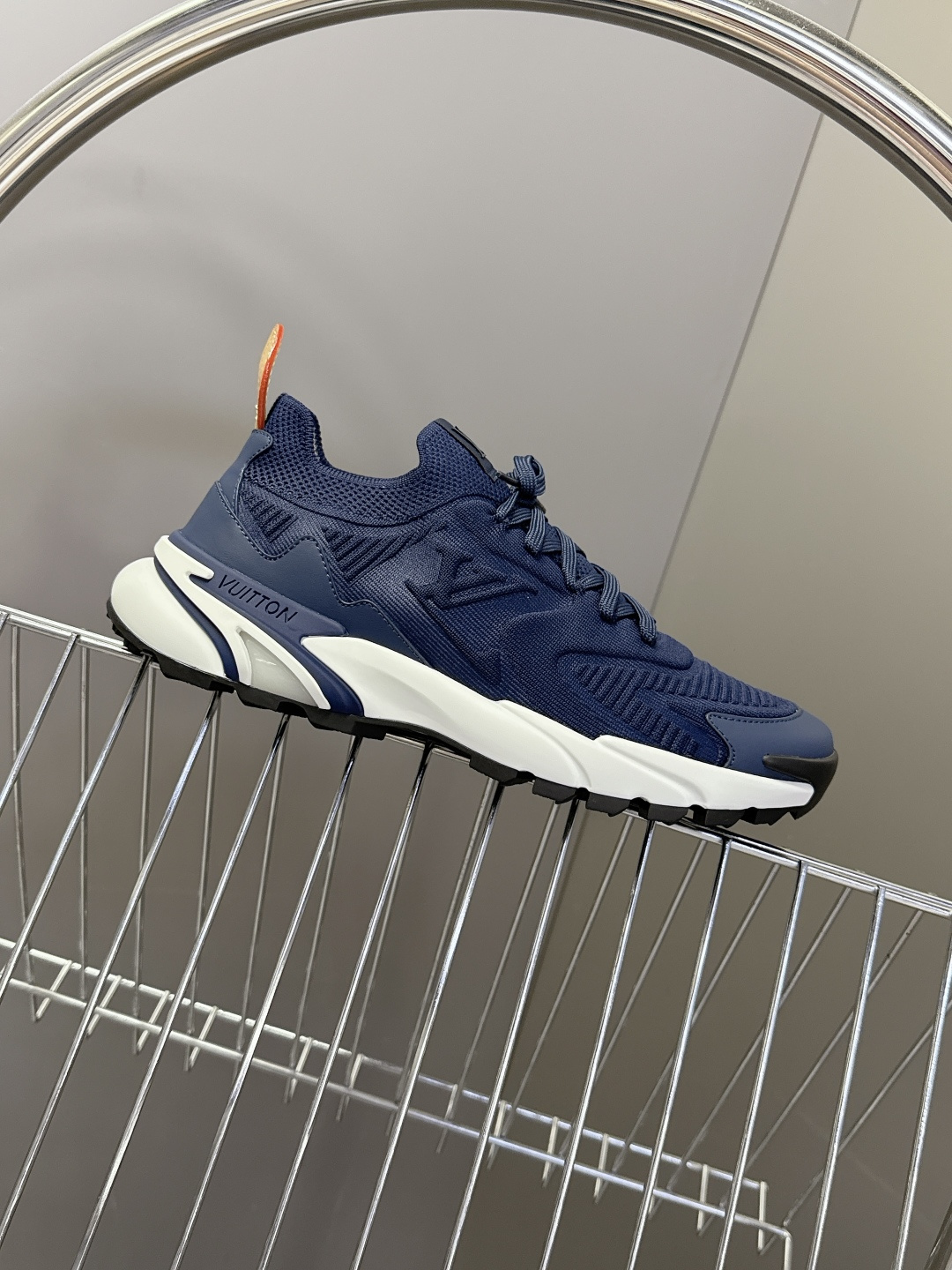 Louis Vuitton 路易威登最新款 运动鞋 休闲鞋 超多明星时尚博主种草 LV运动鞋以摩登笔触焕