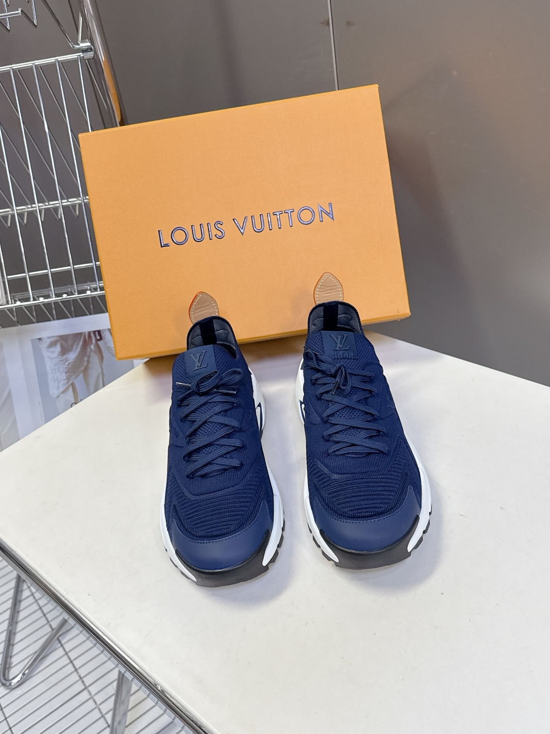 Louis Vuitton 路易威登最新款 运动鞋 休闲鞋 超多明星时尚博主种草 LV运动鞋以摩登笔触焕