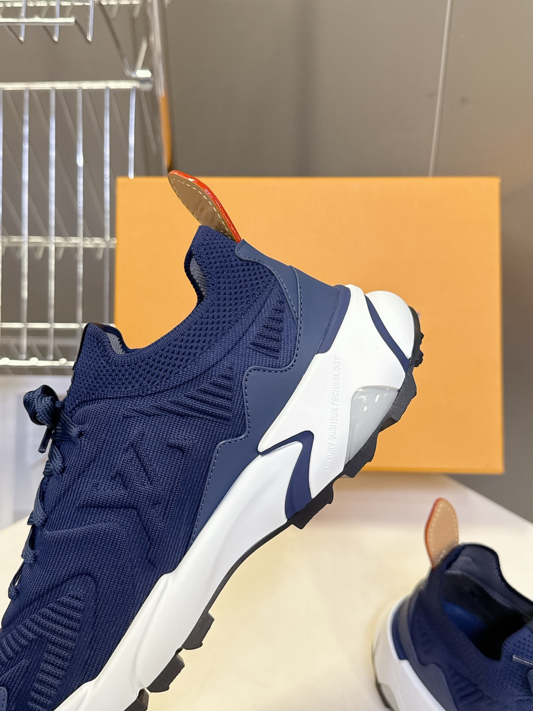 Louis Vuitton 路易威登最新款 运动鞋 休闲鞋 超多明星时尚博主种草 LV运动鞋以摩登笔触焕