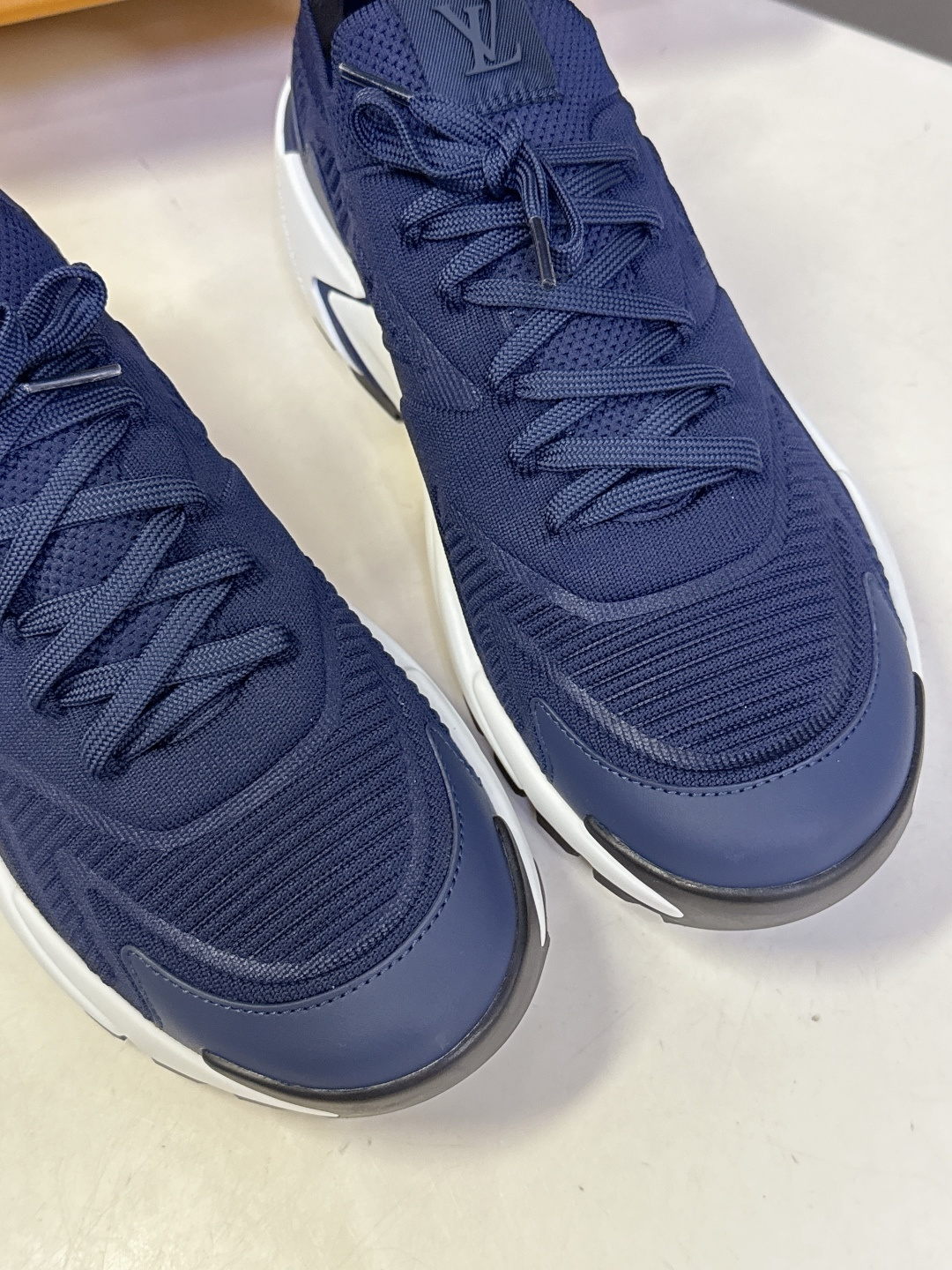 Louis Vuitton 路易威登最新款 运动鞋 休闲鞋 超多明星时尚博主种草 LV运动鞋以摩登笔触焕