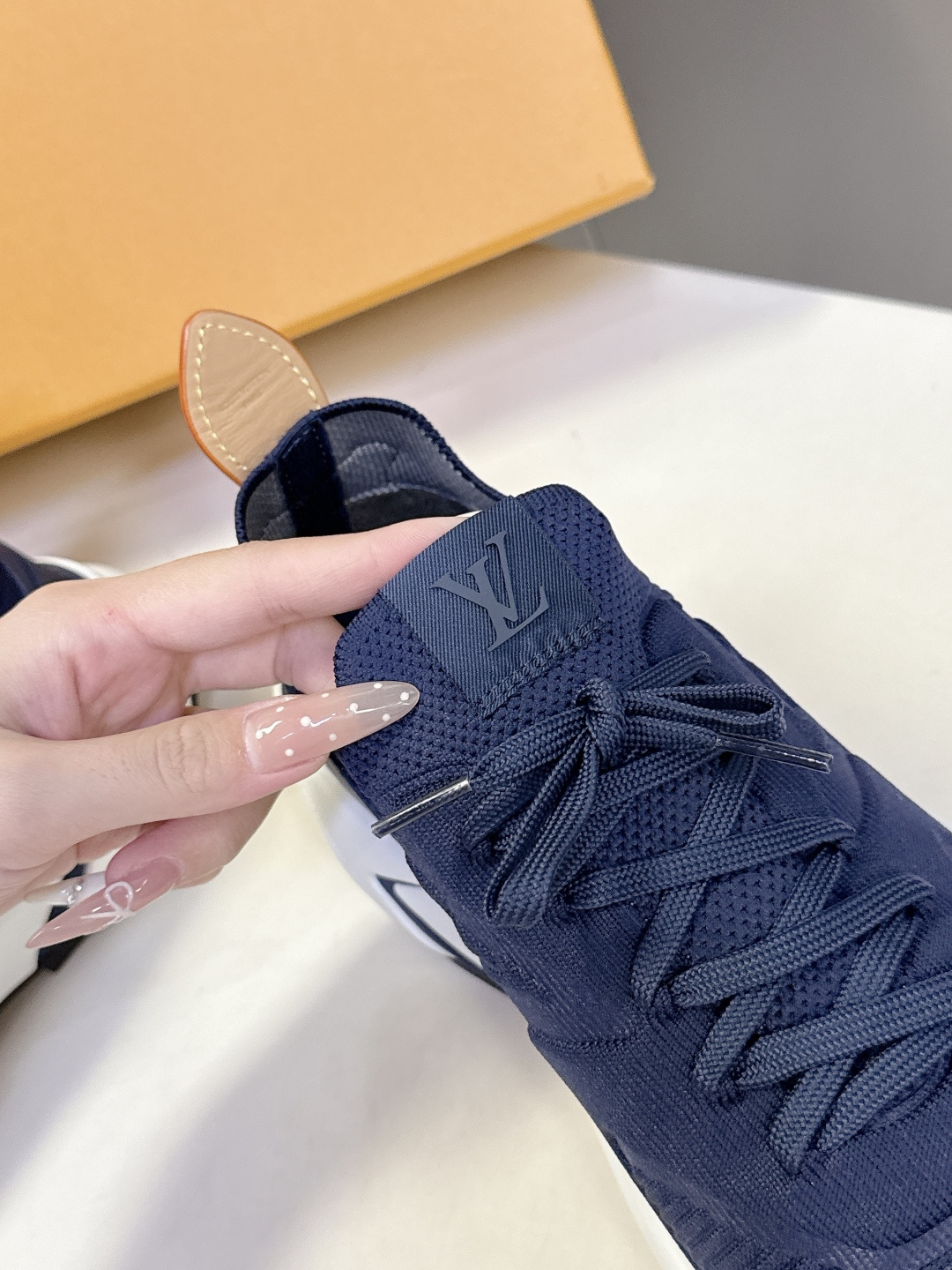 Louis Vuitton 路易威登最新款 运动鞋 休闲鞋 超多明星时尚博主种草 LV运动鞋以摩登笔触焕