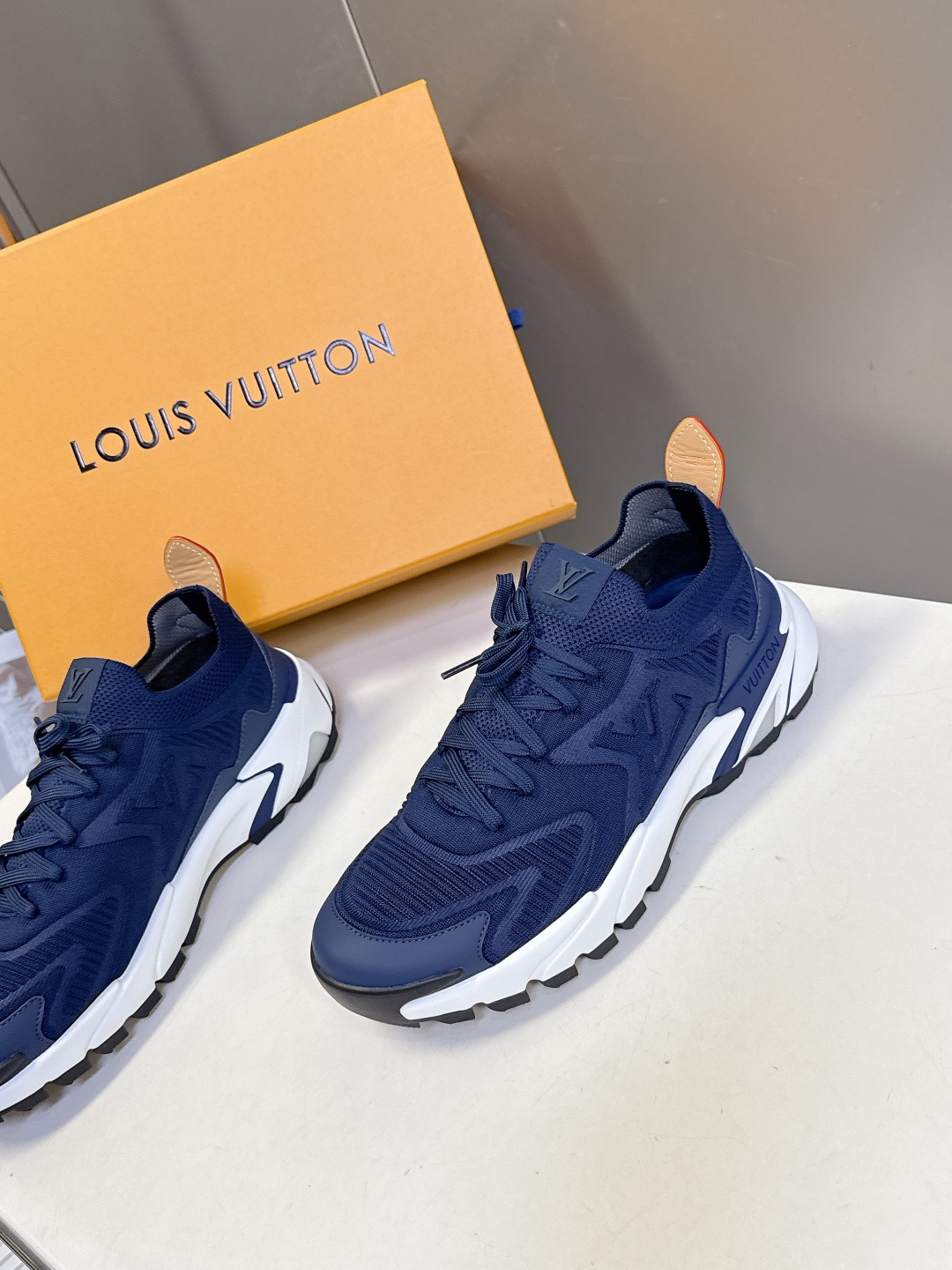 Louis Vuitton 路易威登最新款 运动鞋 休闲鞋 超多明星时尚博主种草 LV运动鞋以摩登笔触焕
