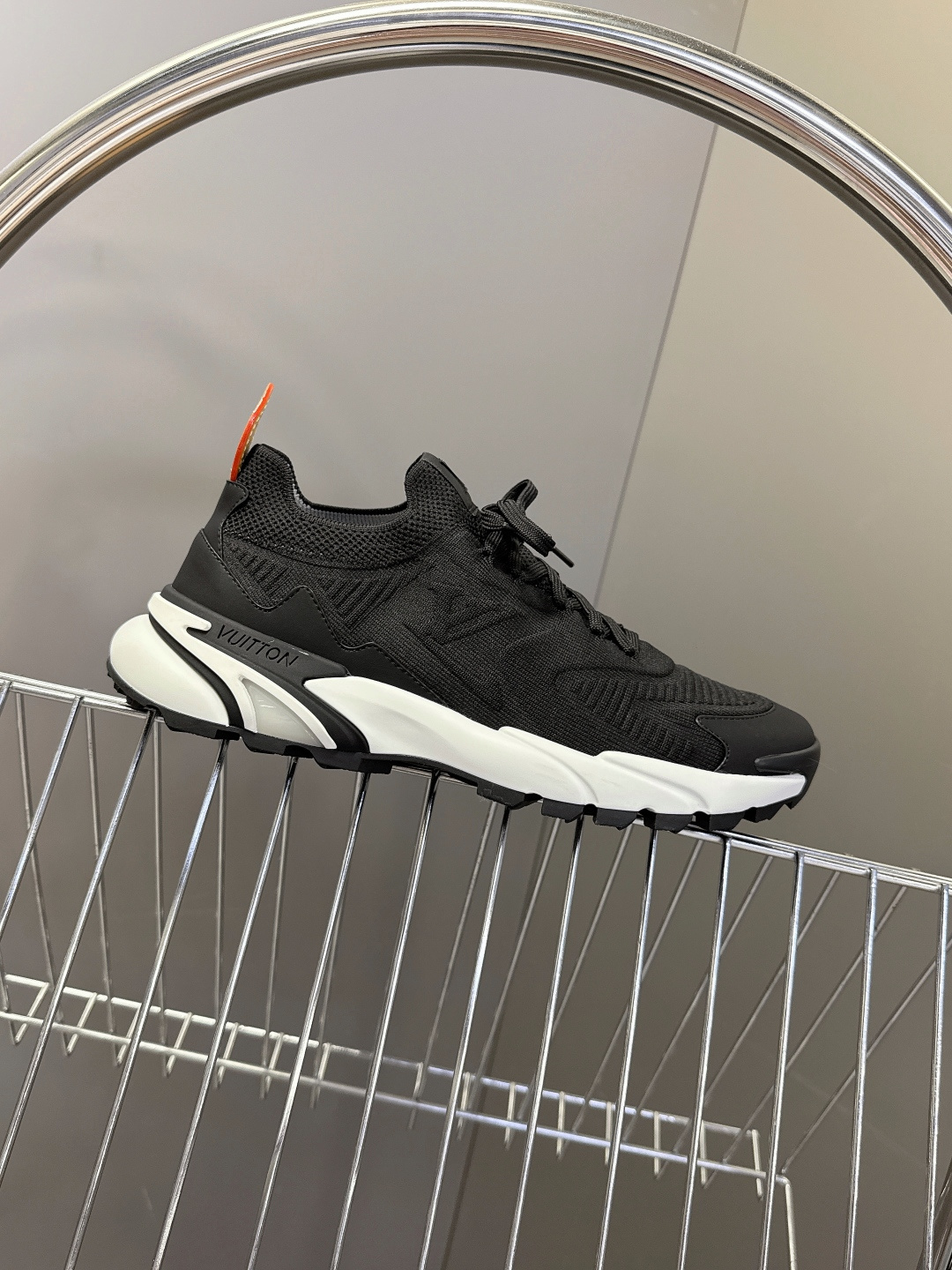 Louis Vuitton 路易威登最新款 运动鞋 休闲鞋 超多明星时尚博主种草 LV运动鞋以摩登笔触焕