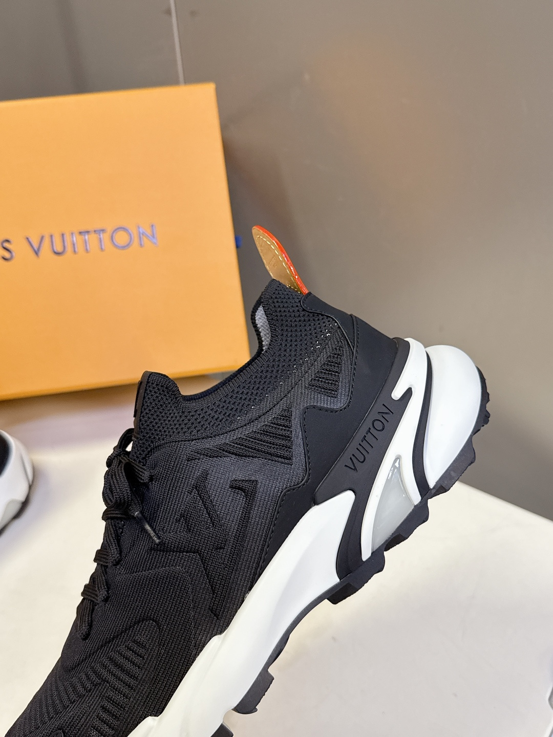 Louis Vuitton 路易威登最新款 运动鞋 休闲鞋 超多明星时尚博主种草 LV运动鞋以摩登笔触焕