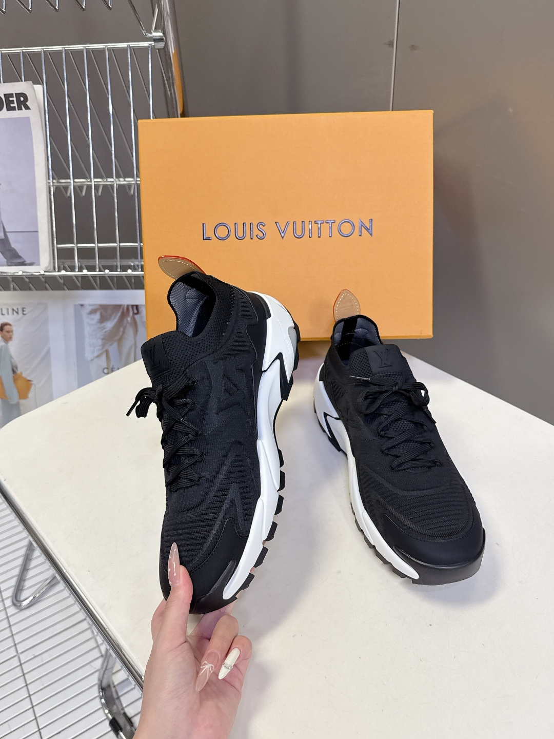 Louis Vuitton 路易威登最新款 运动鞋 休闲鞋 超多明星时尚博主种草 LV运动鞋以摩登笔触焕