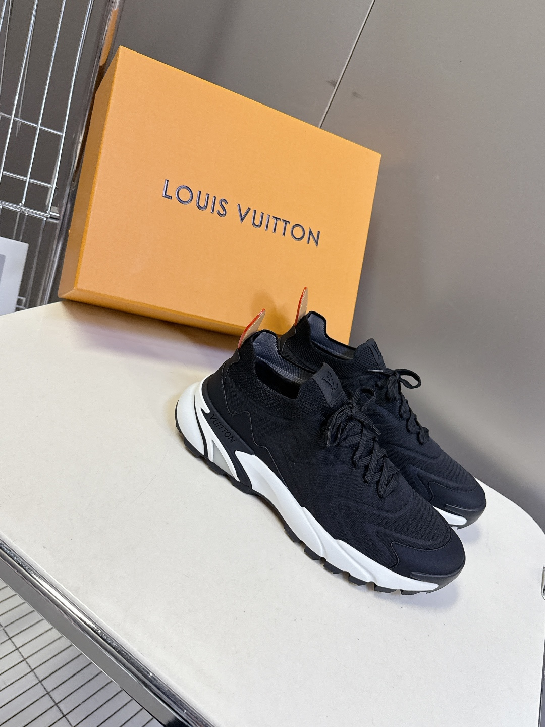 Louis Vuitton 路易威登最新款 运动鞋 休闲鞋 超多明星时尚博主种草 LV运动鞋以摩登笔触焕