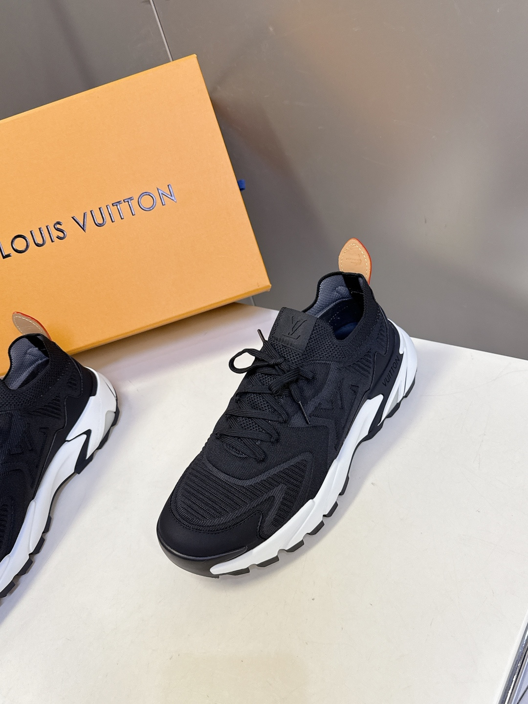 Louis Vuitton 路易威登最新款 运动鞋 休闲鞋 超多明星时尚博主种草 LV运动鞋以摩登笔触焕