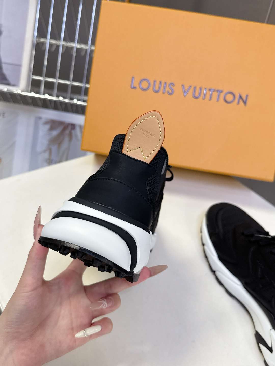 Louis Vuitton 路易威登最新款 运动鞋 休闲鞋 超多明星时尚博主种草 LV运动鞋以摩登笔触焕