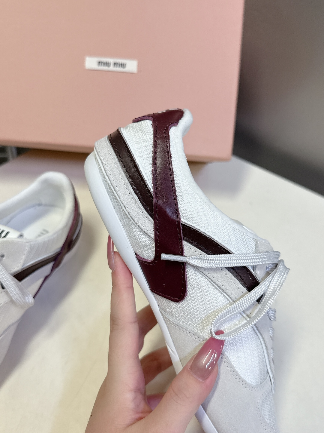 MiuMiu缪缪最新走秀款复古休闲鞋 德训鞋官方秀场出镜率最高的单品 超多明星时尚博主种草 miu系穿搭