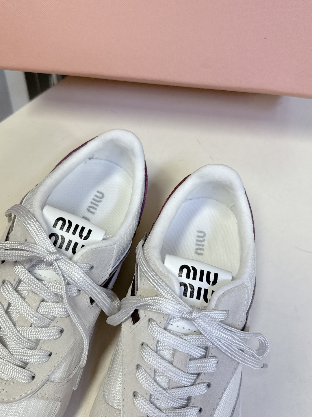 MiuMiu缪缪最新走秀款复古休闲鞋 德训鞋官方秀场出镜率最高的单品 超多明星时尚博主种草 miu系穿搭