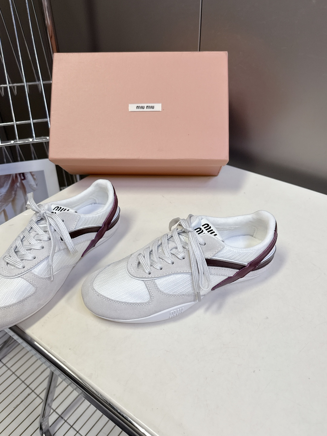 MiuMiu缪缪最新走秀款复古休闲鞋 德训鞋官方秀场出镜率最高的单品 超多明星时尚博主种草 miu系穿搭