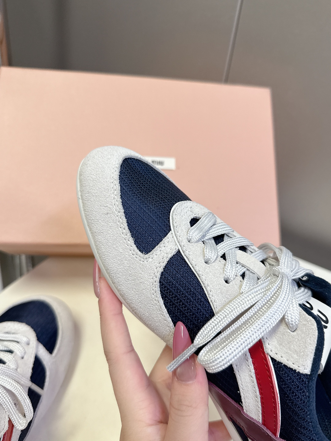 MiuMiu缪缪最新走秀款复古休闲鞋 德训鞋官方秀场出镜率最高的单品 超多明星时尚博主种草 miu系穿搭