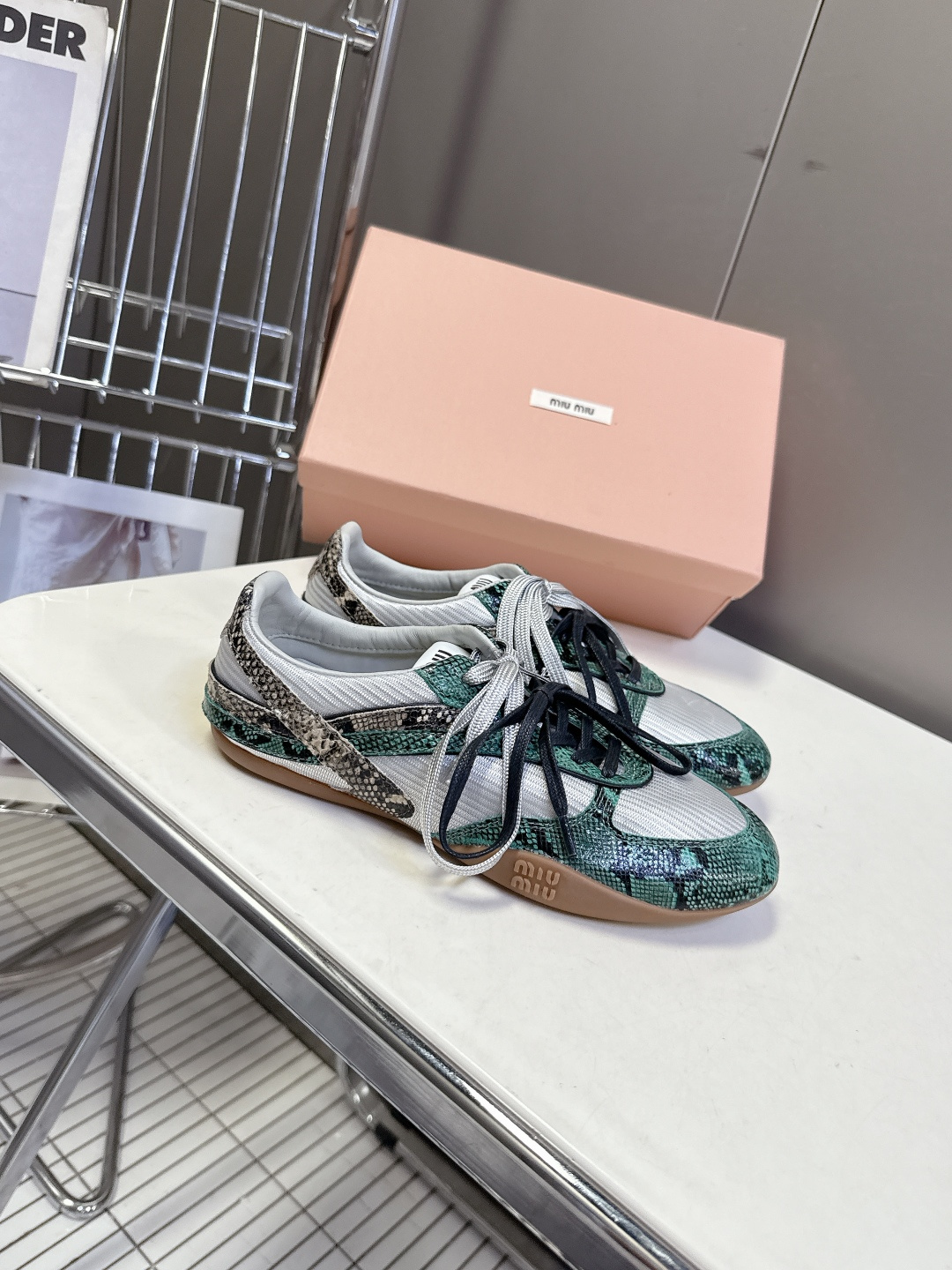 MiuMiu缪缪最新走秀款复古休闲鞋 德训鞋官方秀场出镜率最高的单品 超多明星时尚博主种草 miu系穿搭