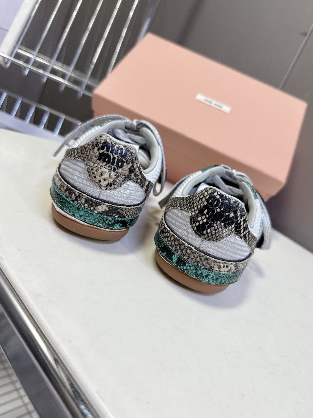 MiuMiu缪缪最新走秀款复古休闲鞋 德训鞋官方秀场出镜率最高的单品 超多明星时尚博主种草 miu系穿搭