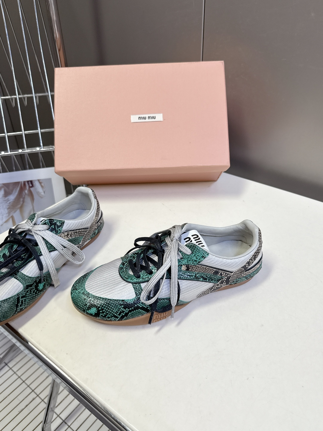 MiuMiu缪缪最新走秀款复古休闲鞋 德训鞋官方秀场出镜率最高的单品 超多明星时尚博主种草 miu系穿搭