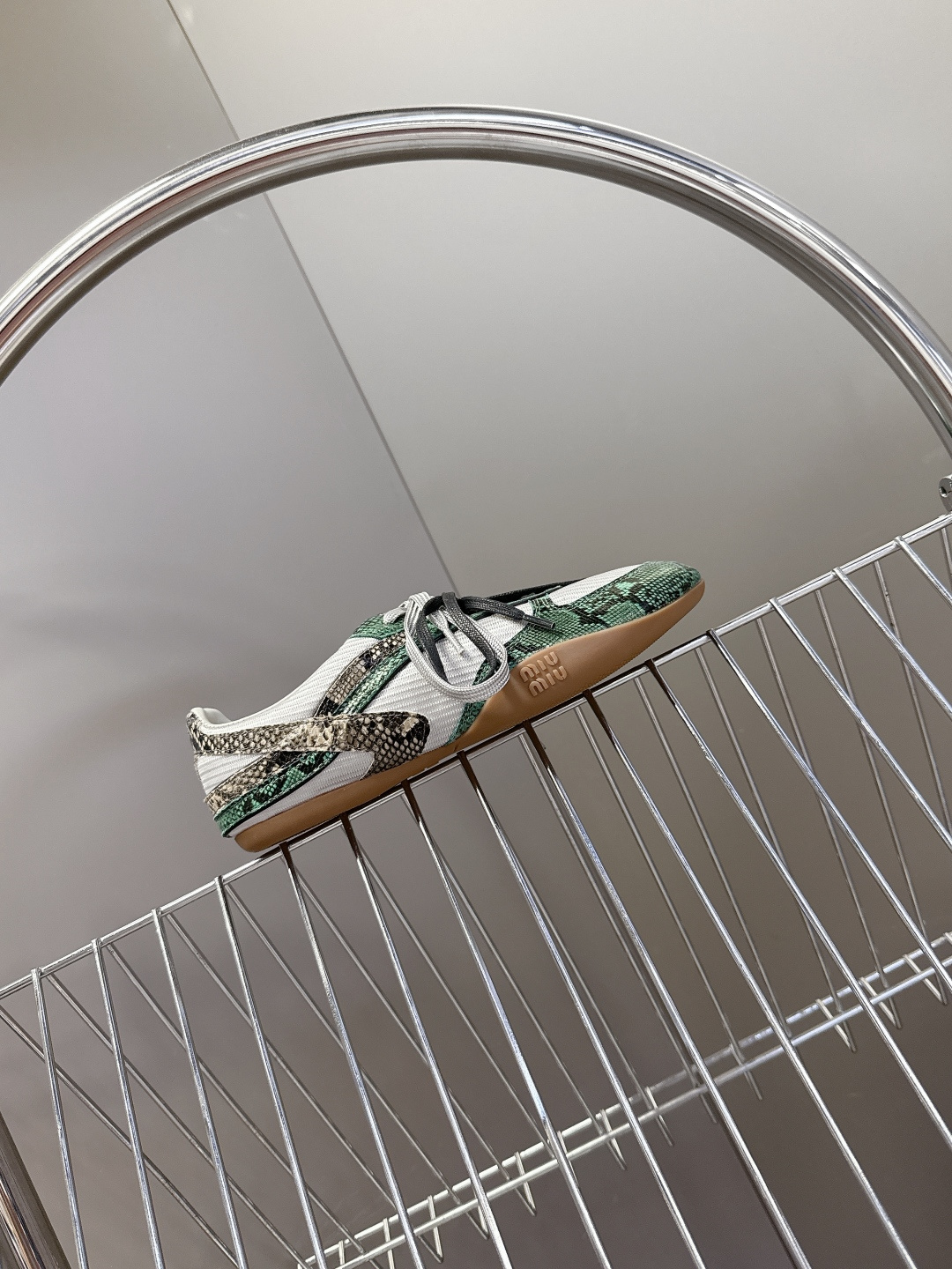 MiuMiu缪缪最新走秀款复古休闲鞋 德训鞋官方秀场出镜率最高的单品 超多明星时尚博主种草 miu系穿搭