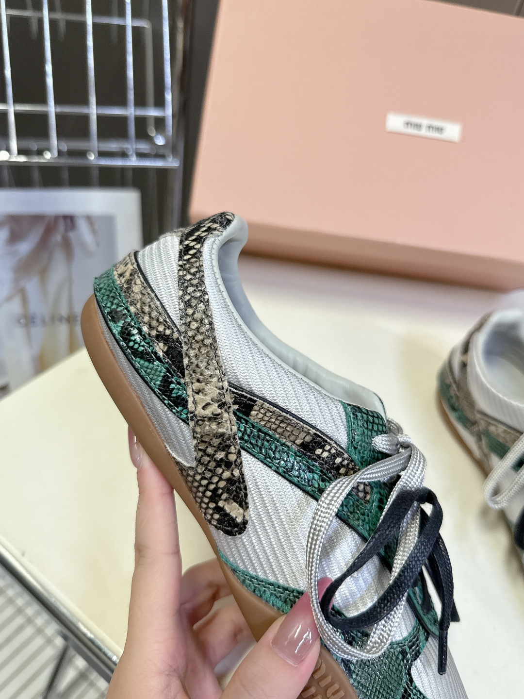 MiuMiu缪缪最新走秀款复古休闲鞋 德训鞋官方秀场出镜率最高的单品 超多明星时尚博主种草 miu系穿搭