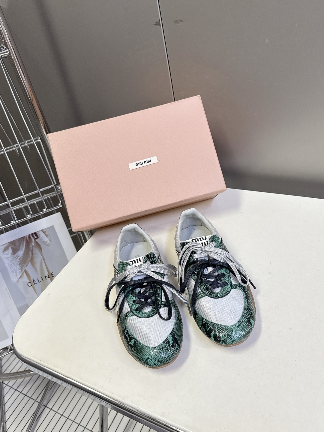 MiuMiu缪缪最新走秀款复古休闲鞋 德训鞋官方秀场出镜率最高的单品 超多明星时尚博主种草 miu系穿搭