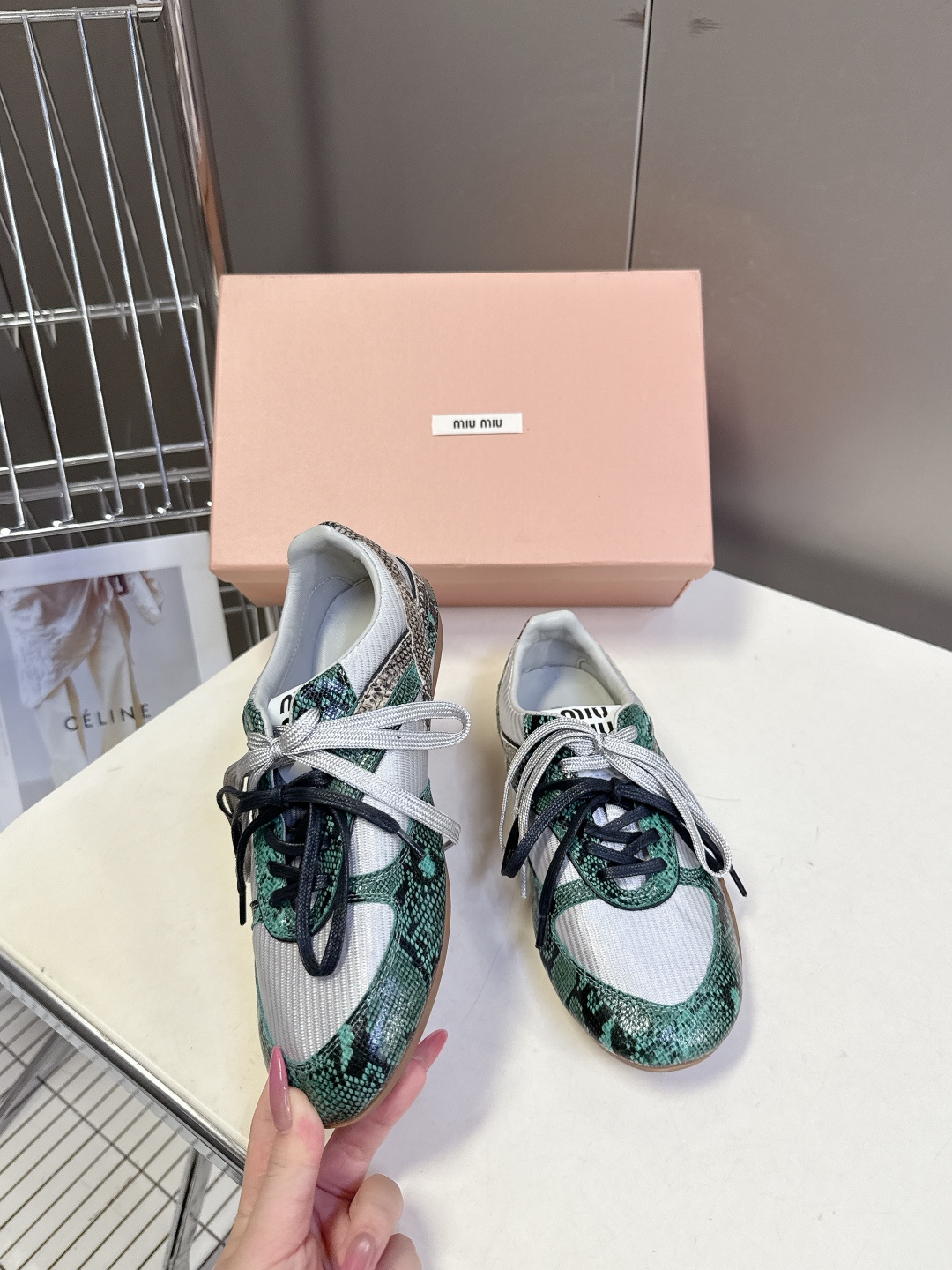 MiuMiu缪缪最新走秀款复古休闲鞋 德训鞋官方秀场出镜率最高的单品 超多明星时尚博主种草 miu系穿搭