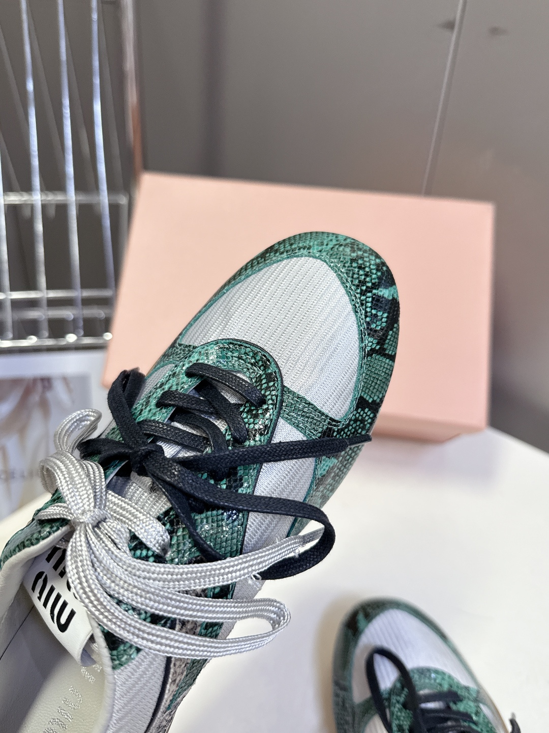 MiuMiu缪缪最新走秀款复古休闲鞋 德训鞋官方秀场出镜率最高的单品 超多明星时尚博主种草 miu系穿搭