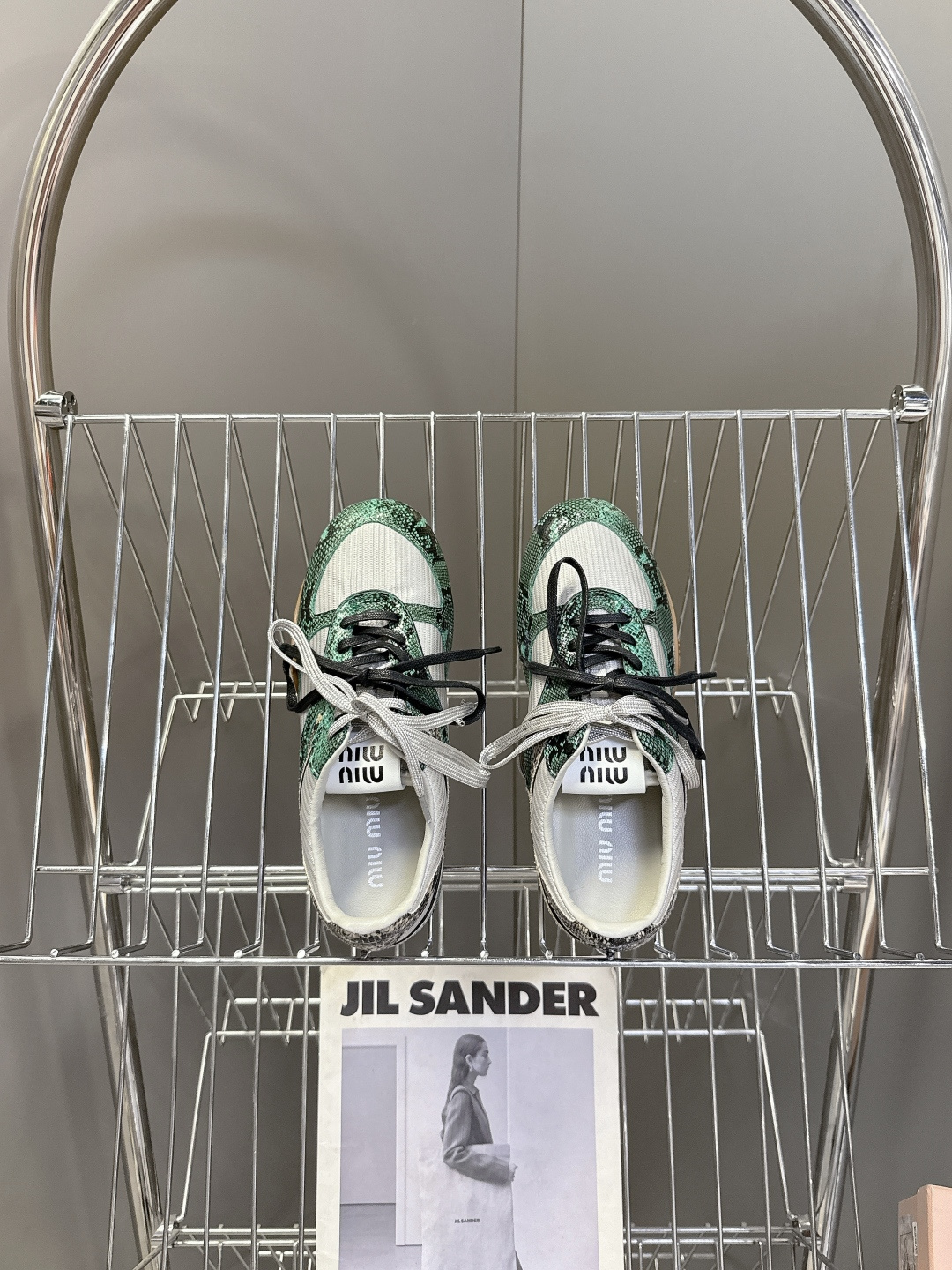 MiuMiu缪缪最新走秀款复古休闲鞋 德训鞋官方秀场出镜率最高的单品 超多明星时尚博主种草 miu系穿搭