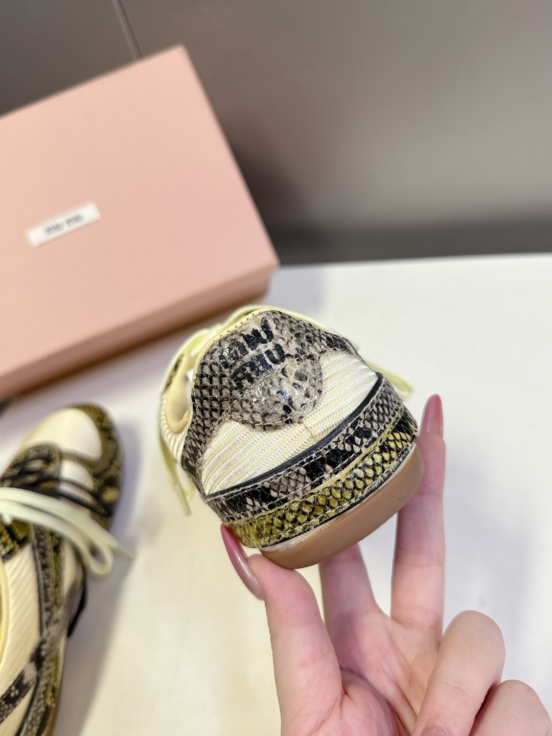 MiuMiu缪缪最新走秀款复古休闲鞋 德训鞋官方秀场出镜率最高的单品 超多明星时尚博主种草 miu系穿搭