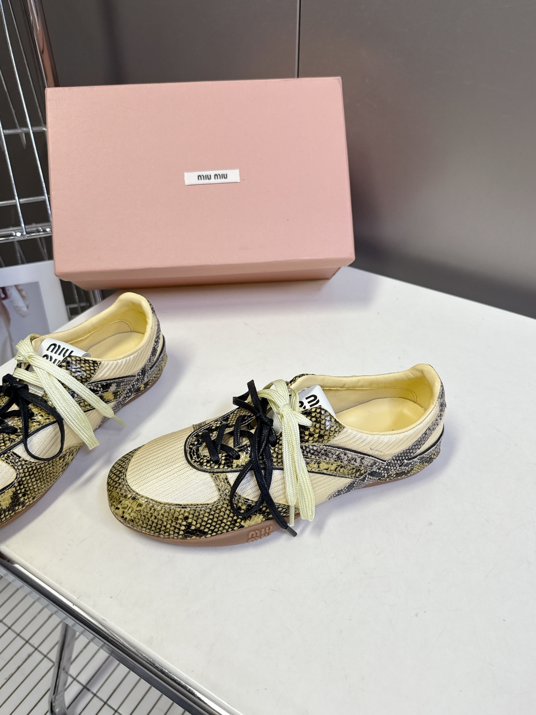 MiuMiu缪缪最新走秀款复古休闲鞋 德训鞋官方秀场出镜率最高的单品 超多明星时尚博主种草 miu系穿搭