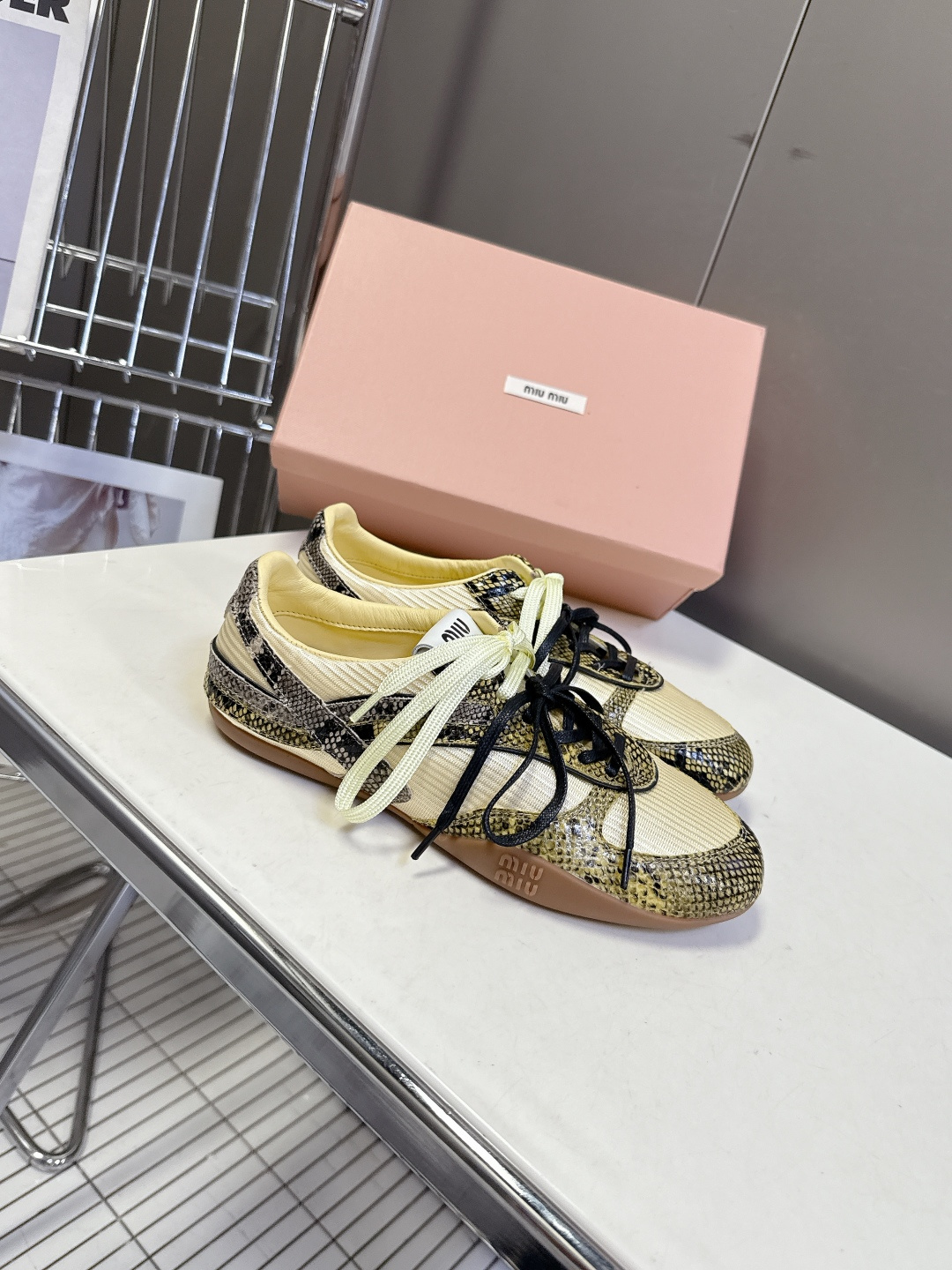 MiuMiu缪缪最新走秀款复古休闲鞋 德训鞋官方秀场出镜率最高的单品 超多明星时尚博主种草 miu系穿搭