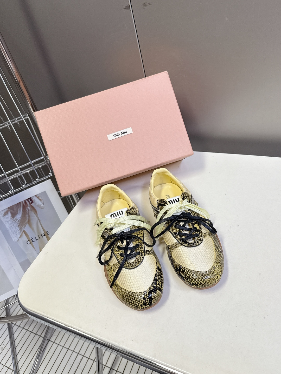 MiuMiu缪缪最新走秀款复古休闲鞋 德训鞋官方秀场出镜率最高的单品 超多明星时尚博主种草 miu系穿搭
