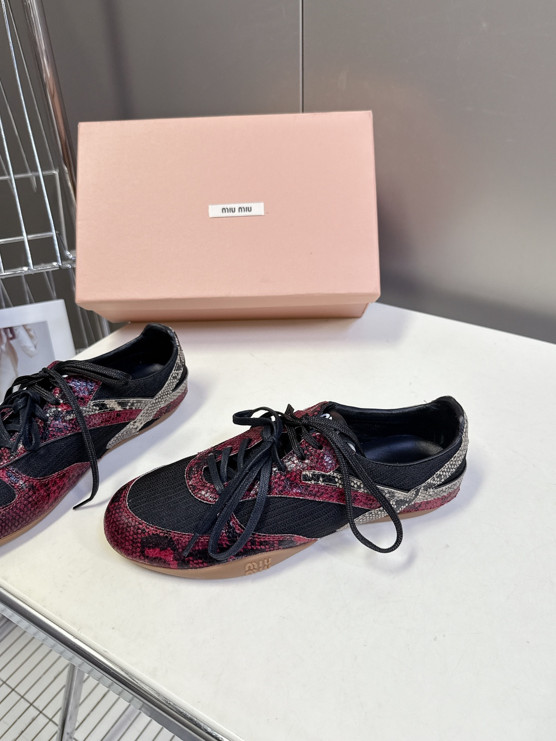 MiuMiu缪缪最新走秀款复古休闲鞋 德训鞋官方秀场出镜率最高的单品 超多明星时尚博主种草 miu系穿搭