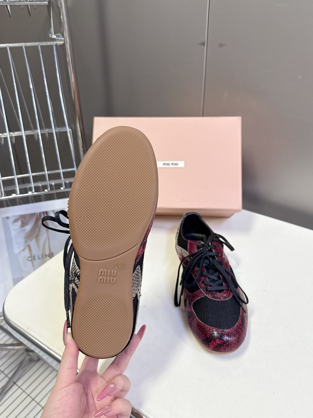 MiuMiu缪缪最新走秀款复古休闲鞋 德训鞋官方秀场出镜率最高的单品 超多明星时尚博主种草 miu系穿搭