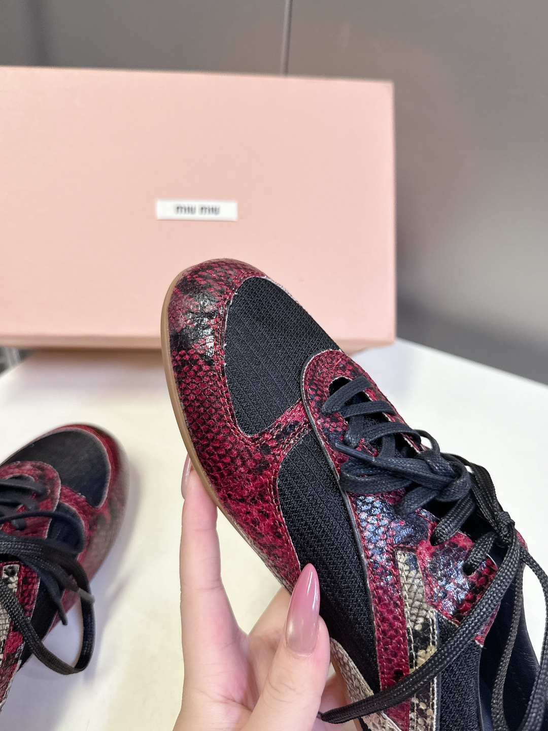 MiuMiu缪缪最新走秀款复古休闲鞋 德训鞋官方秀场出镜率最高的单品 超多明星时尚博主种草 miu系穿搭