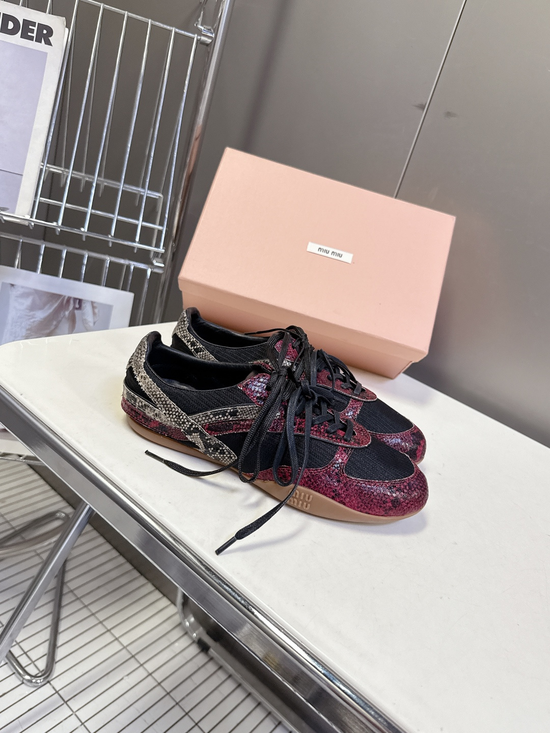 MiuMiu缪缪最新走秀款复古休闲鞋 德训鞋官方秀场出镜率最高的单品 超多明星时尚博主种草 miu系穿搭